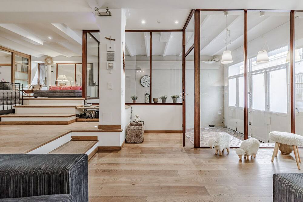 Photo of Others in Carnot