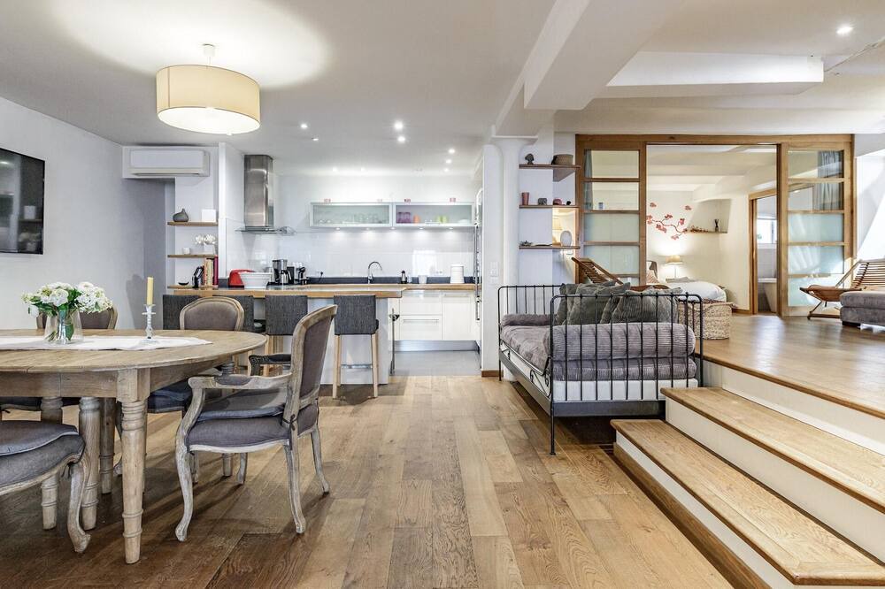 Photo of Others in Carnot