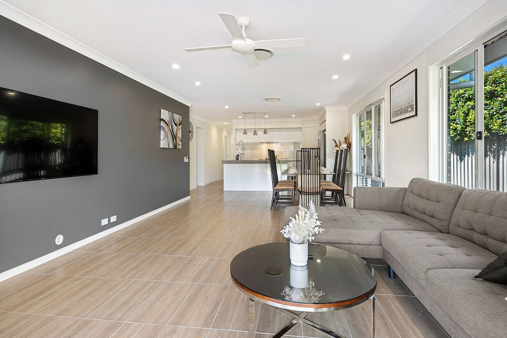 Photo of Livingroom in Mermaid Waters