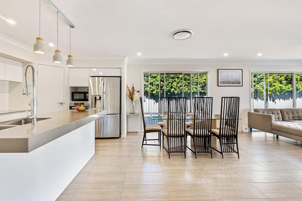 Photo of Kitchen in Mermaid Waters