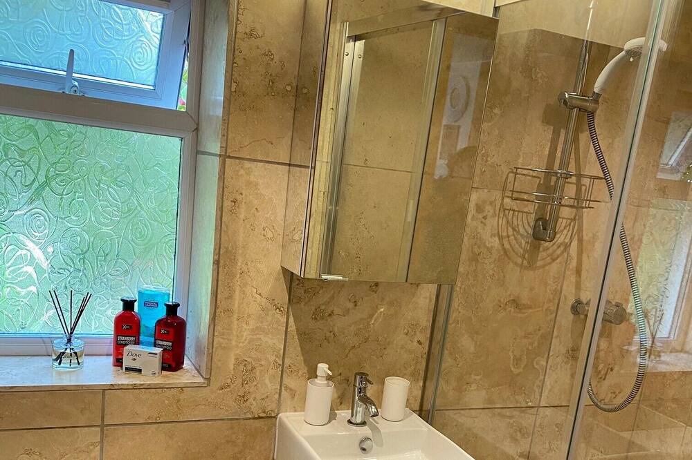 Photo of Bathroom in Maisemore