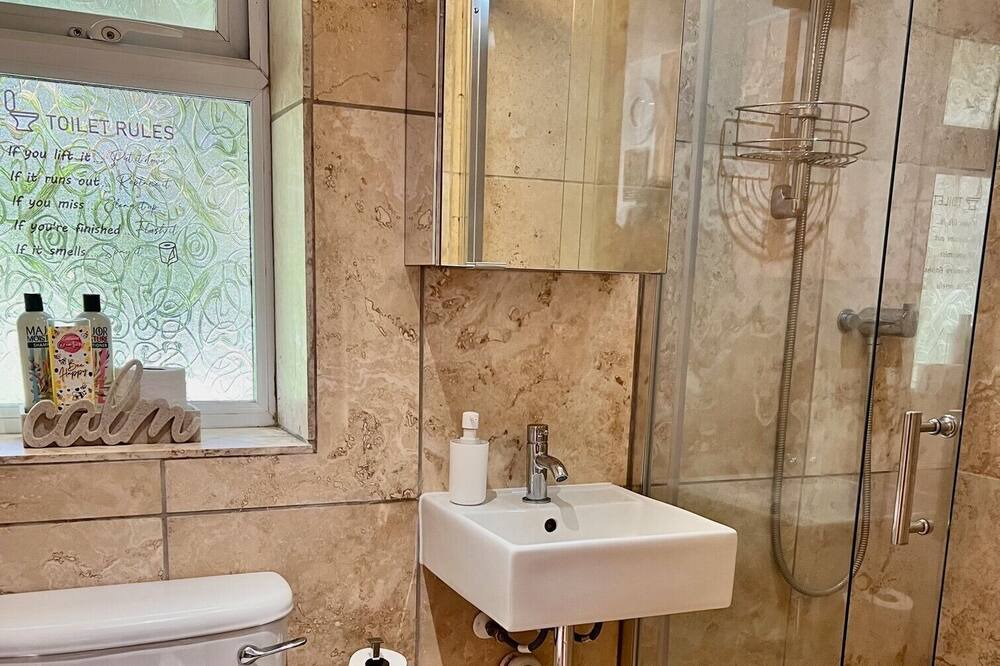 Photo of Bathroom in Maisemore