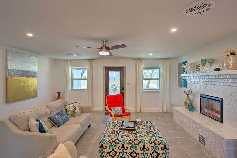 Photo of Livingroom in Denton County