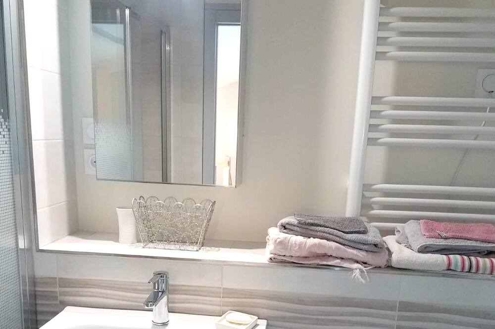 Photo of Bathroom in Montricoux