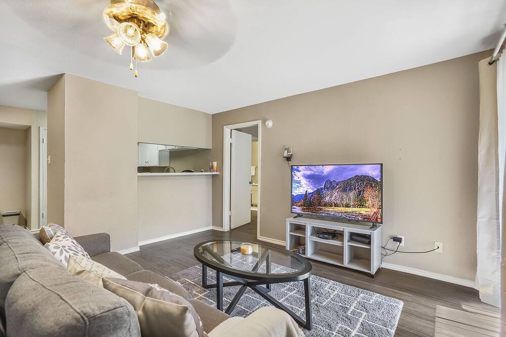 Photo of Livingroom in East Riverside - Oltorf