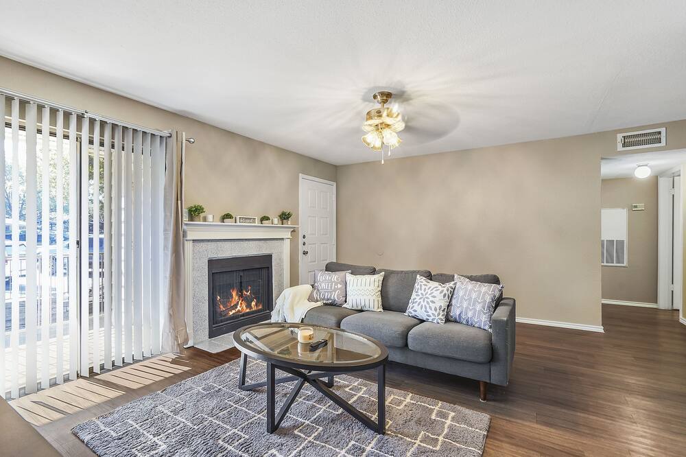 Photo of Livingroom in East Riverside - Oltorf