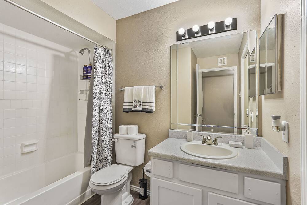 Photo of Bathroom in East Riverside - Oltorf