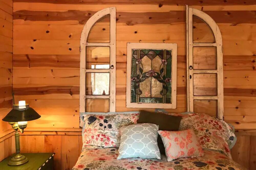 Photo of Bedroom in Steelville