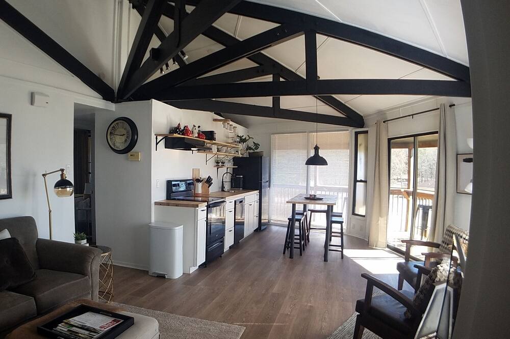 Photo of Livingroom in Jones Mills