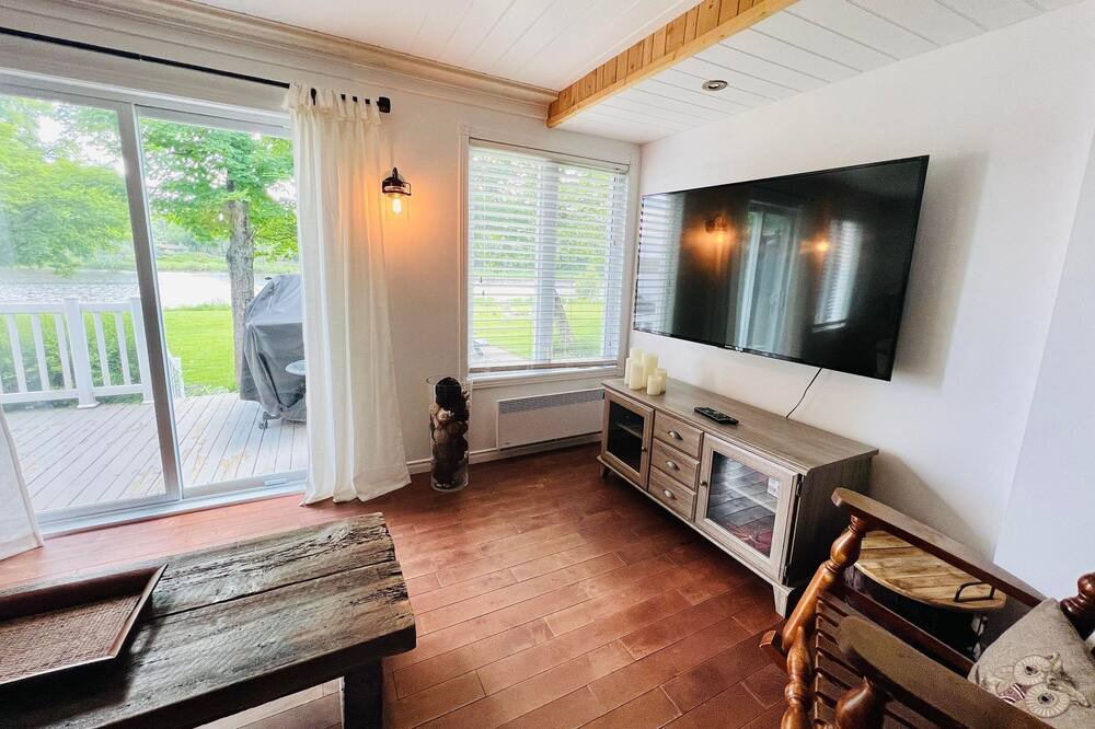 Photo of Livingroom in Weedon