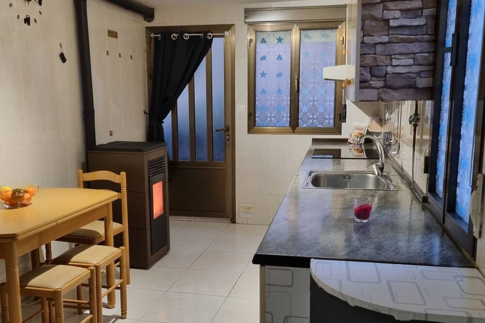 Photo of Kitchen in Pradoluengo