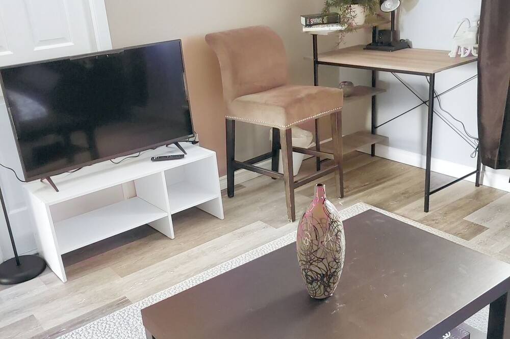 Photo of Livingroom in Aylmer