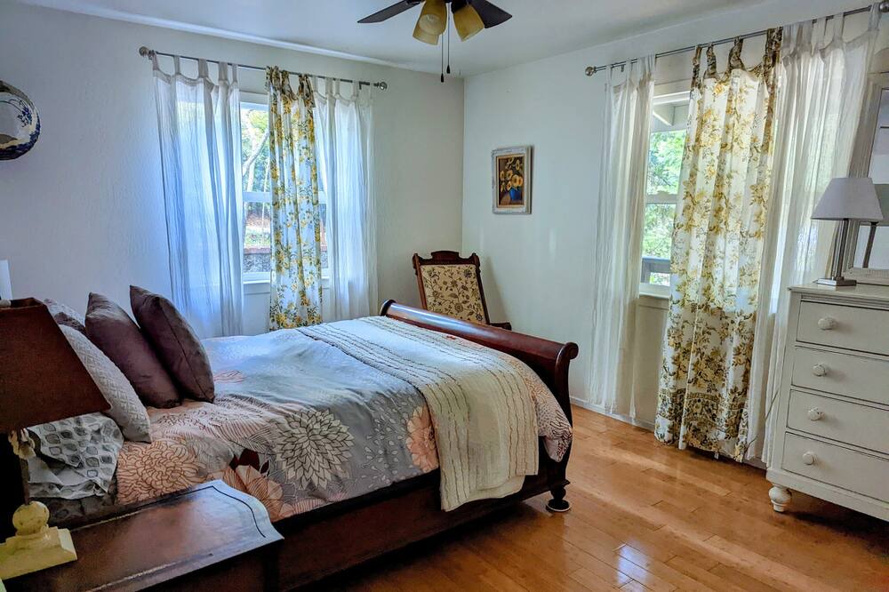 Photo of Bedroom in Apple Hill