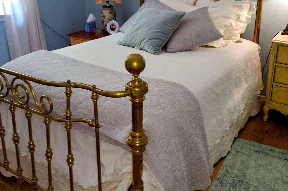 Photo of Bedroom in Apple Hill