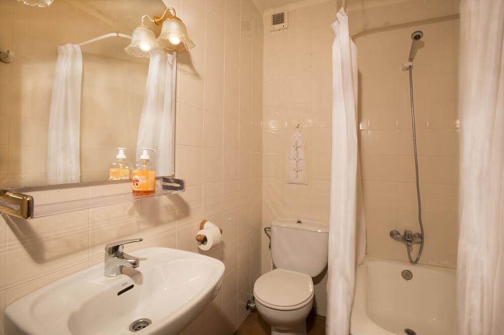 Photo of Bathroom in Queixans