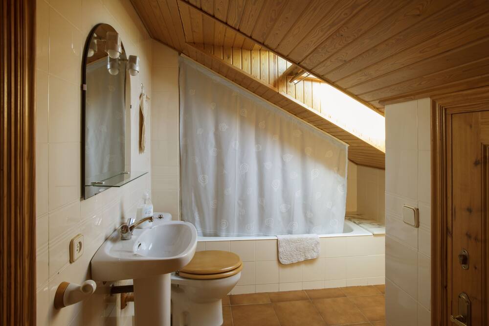 Photo of Bathroom in Queixans