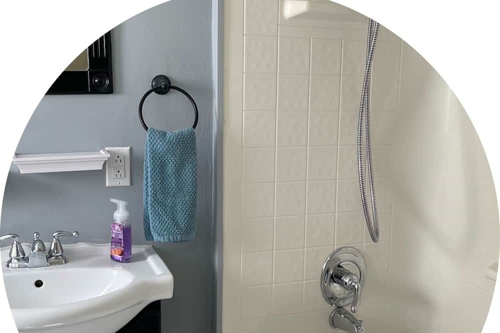 Photo of Bathroom in Membertou