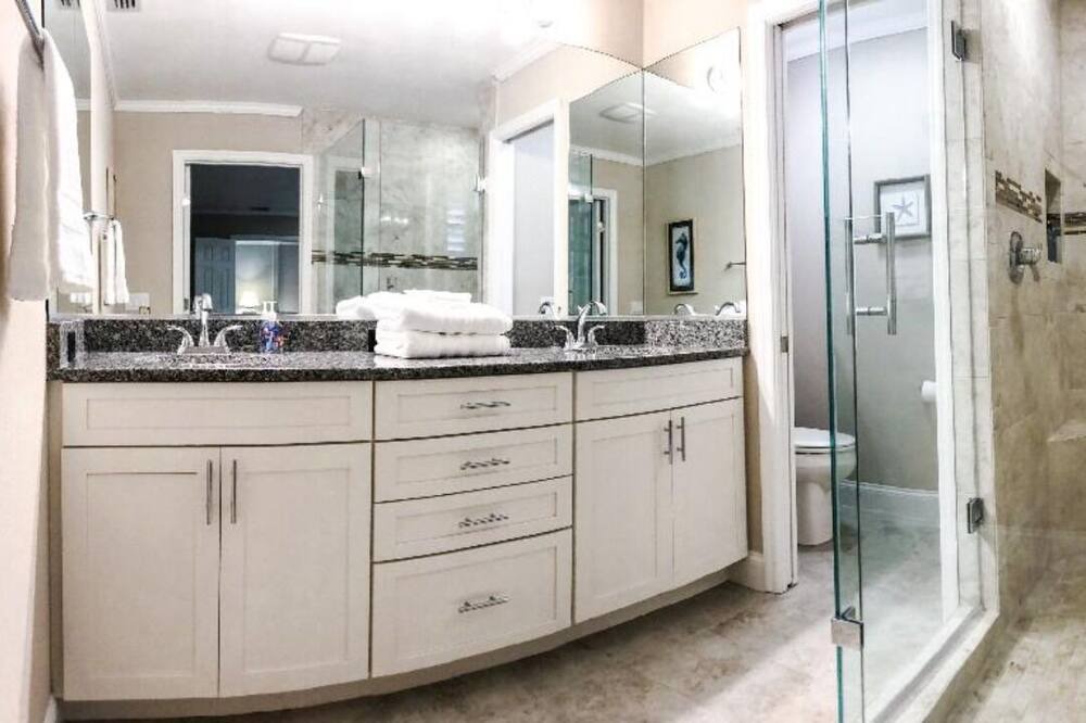 Photo of Bathroom in Astor