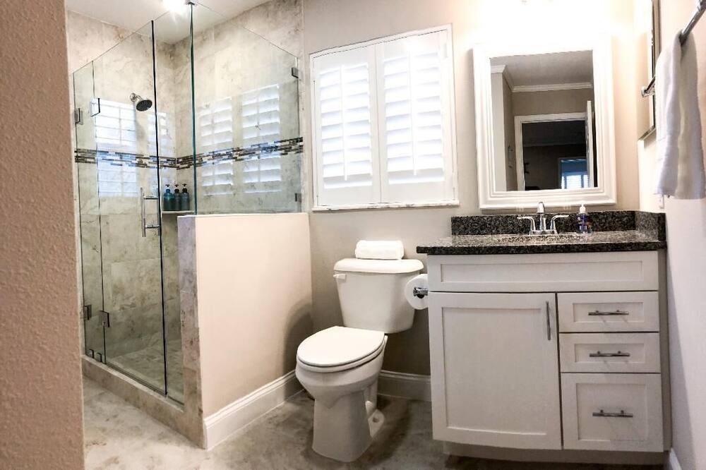 Photo of Bathroom in Astor