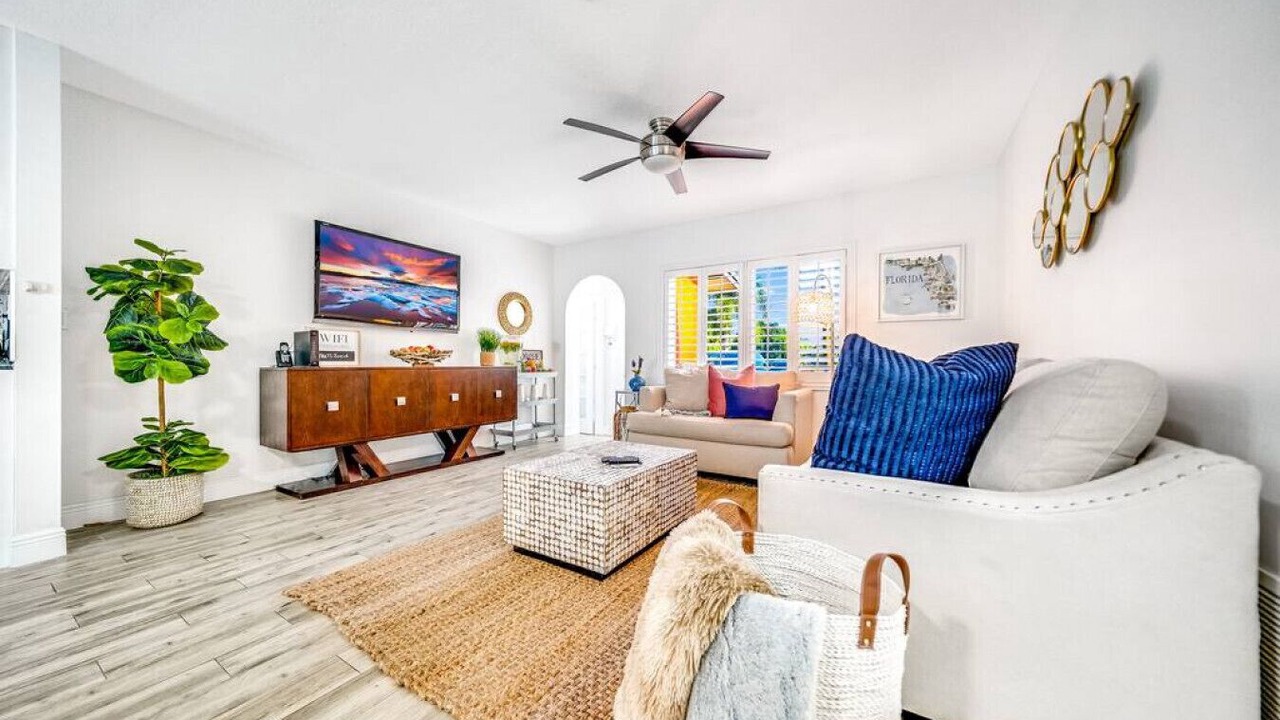 Photo of Livingroom in Oakland Park
