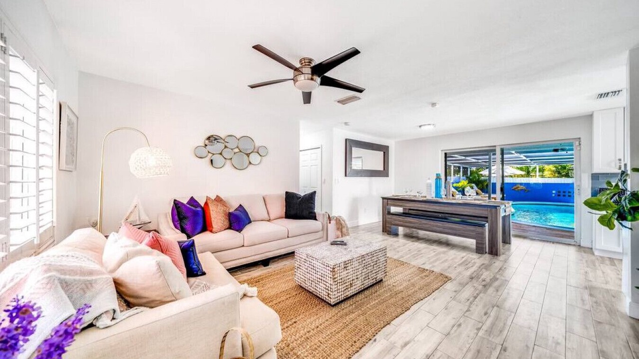 Photo of Livingroom in Oakland Park