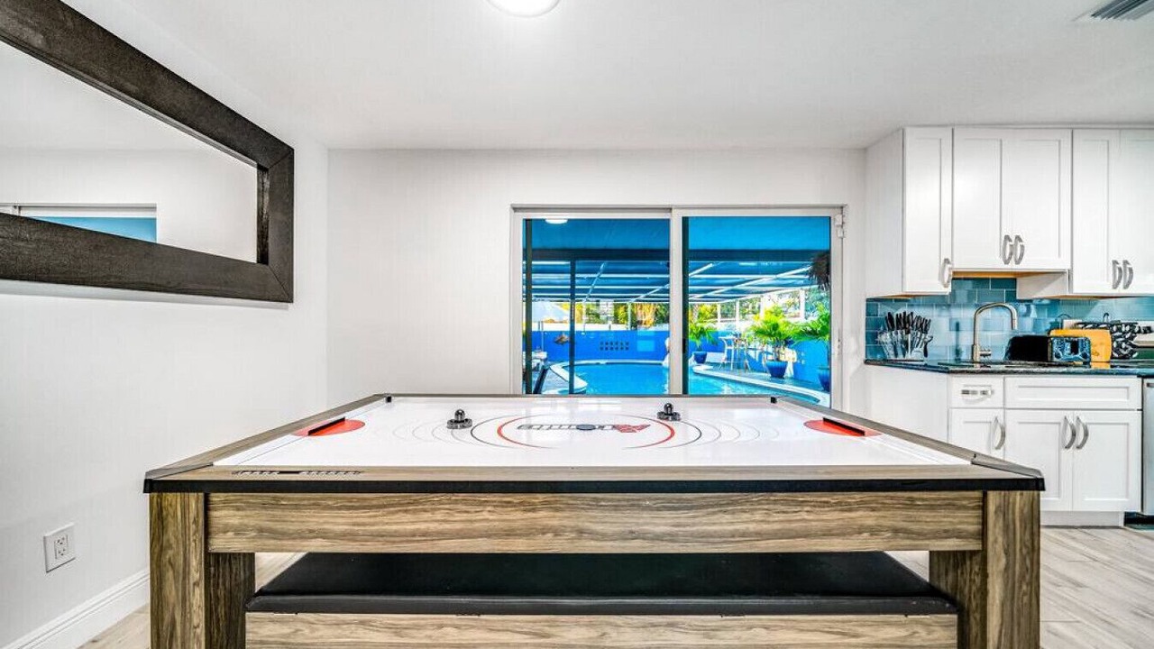 Photo of Bedroom in Oakland Park