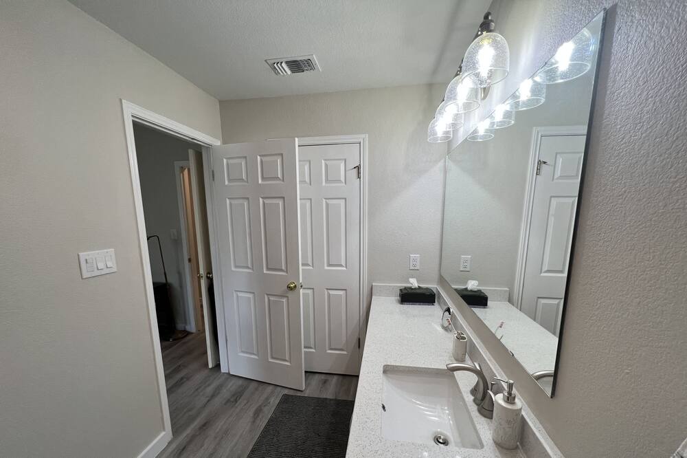 Photo of Bedroom in Franklin Park