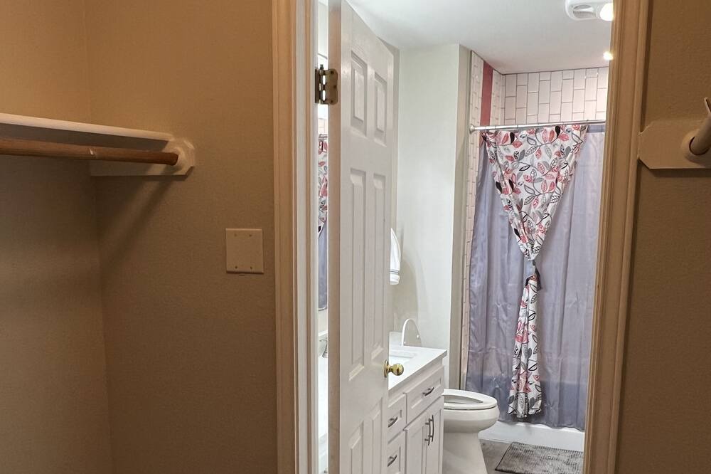Photo of Bathroom in Franklin Park