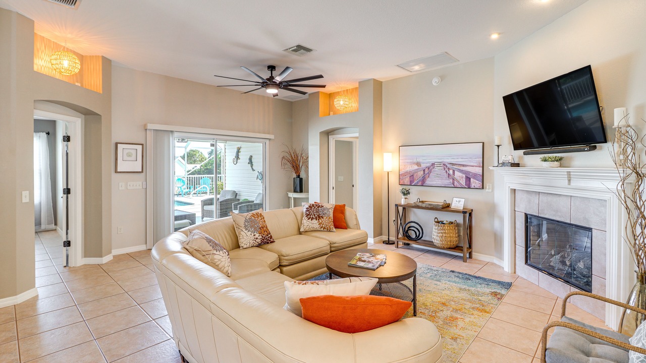 Photo of Livingroom in Candler