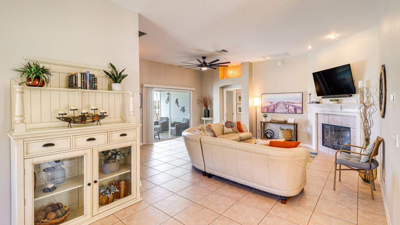 Photo of Livingroom in Candler