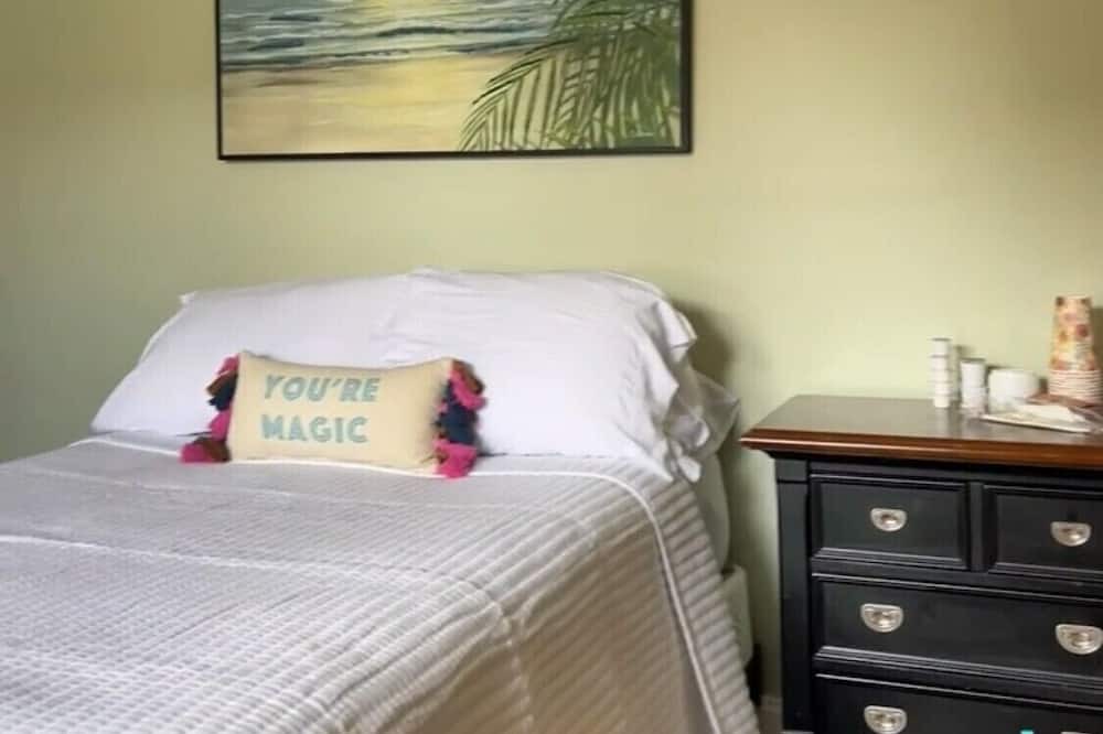 Photo of Bedroom in Islip Terrace