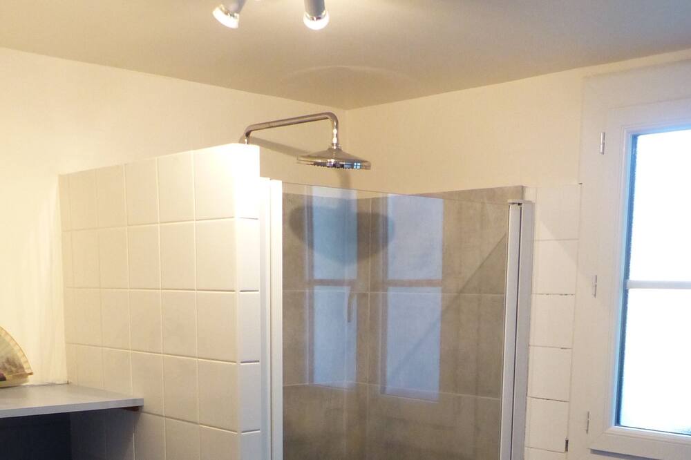 Photo of Bathroom in Lestelle-Betharram