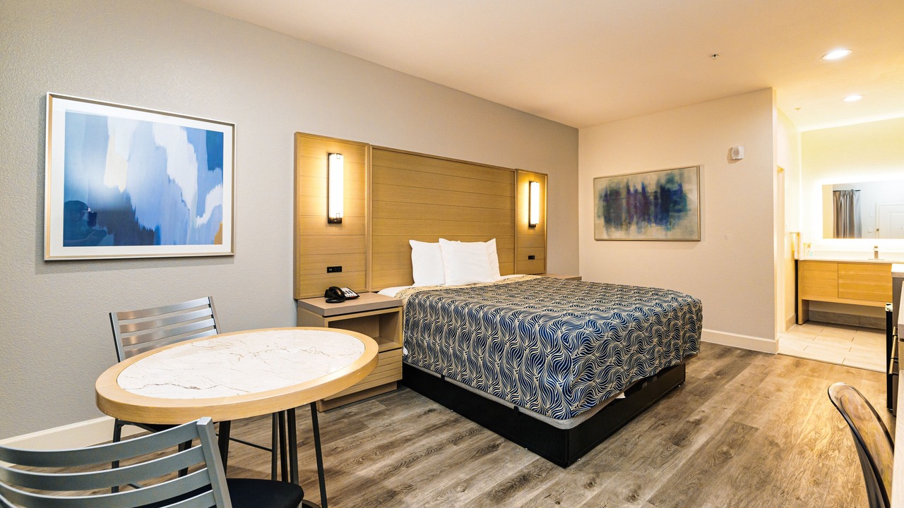Photo of Bedroom in Humble