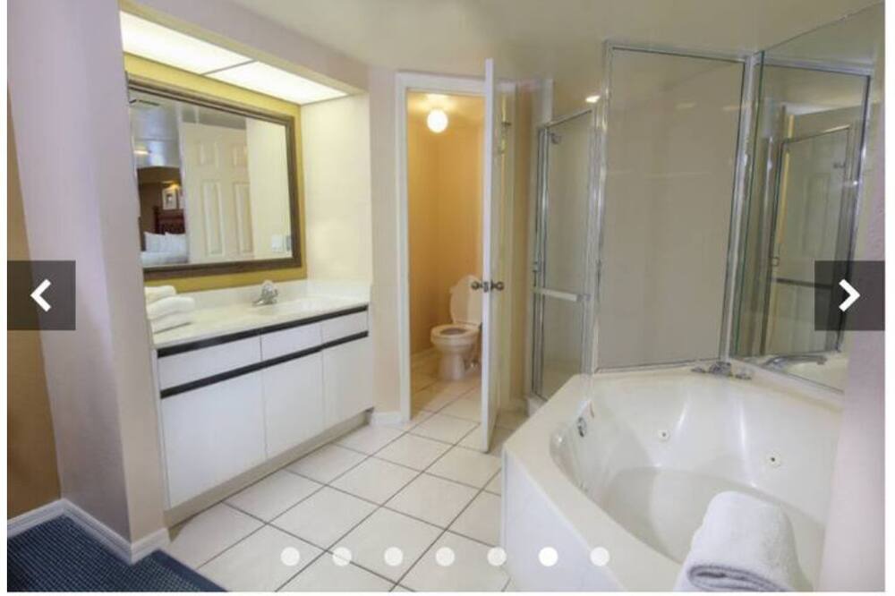 Photo of Bathroom in Wall