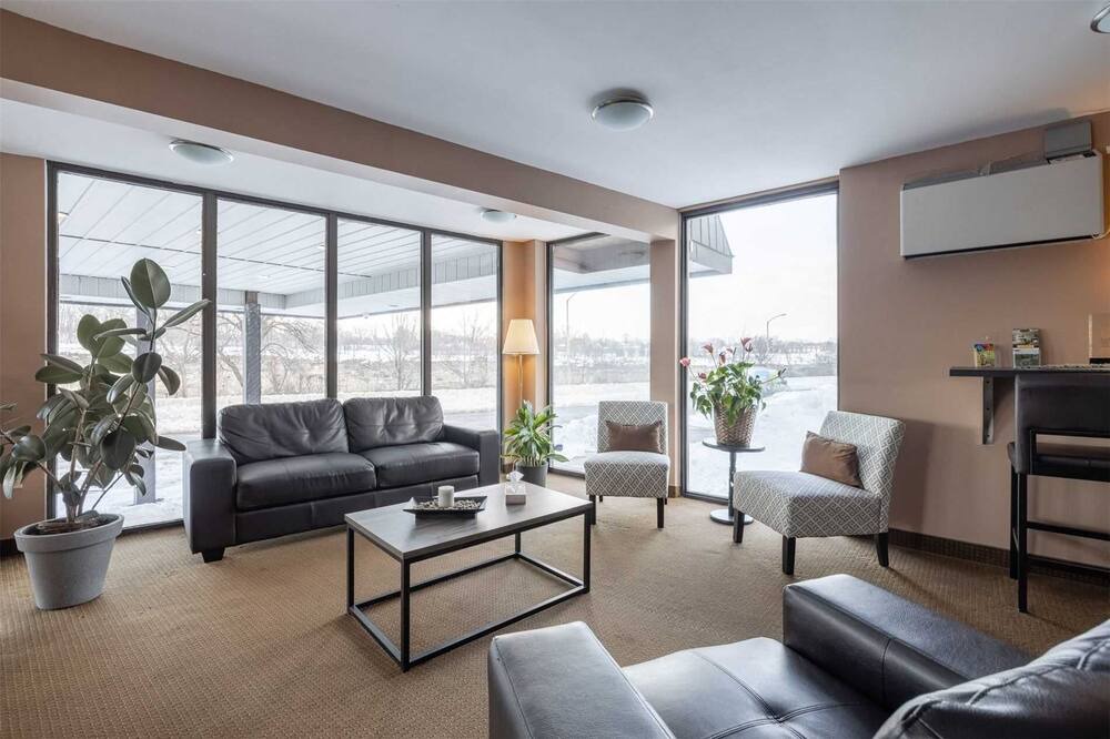 Photo of Livingroom in Niagara Falls