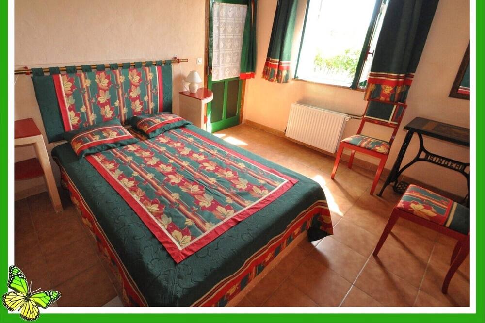 Photo of Bedroom in Castelnau-Montratier-Sainte-Alauzie