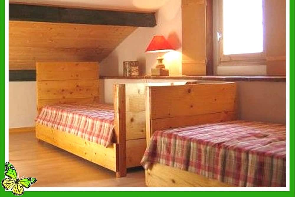 Photo of Bedroom in Castelnau-Montratier-Sainte-Alauzie