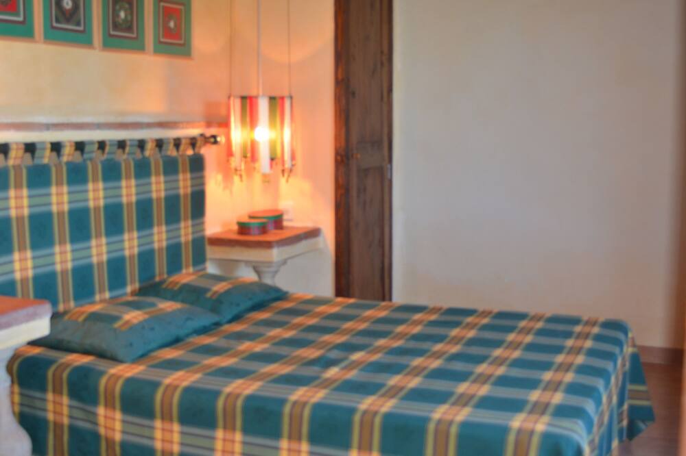 Photo of Bedroom in Castelnau-Montratier-Sainte-Alauzie