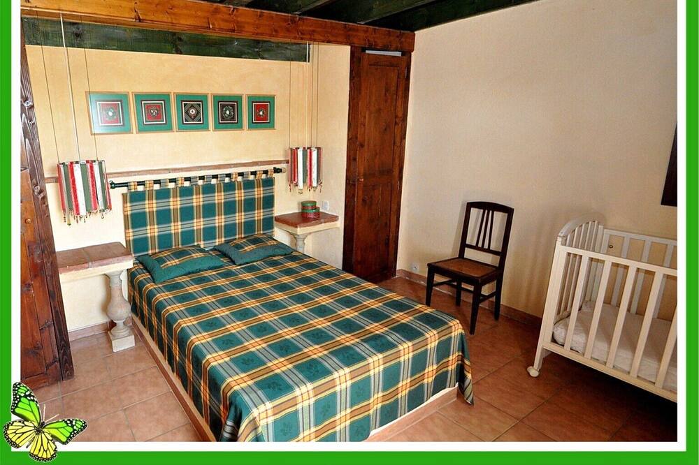 Photo of Bedroom in Castelnau-Montratier-Sainte-Alauzie