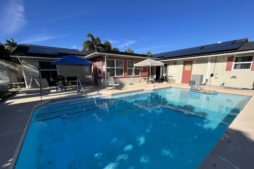 Photo of Outdoor in Lake Worth Corridor