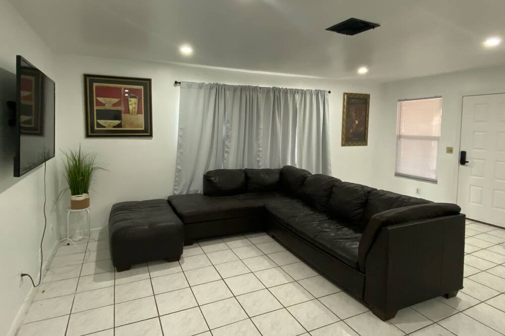 Photo of Livingroom in Lake Worth Corridor