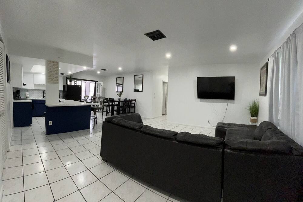 Photo of Livingroom in Lake Worth Corridor