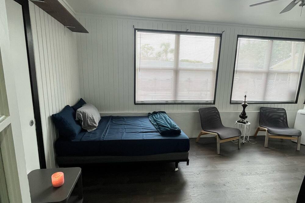Photo of Bedroom in Lake Worth Corridor