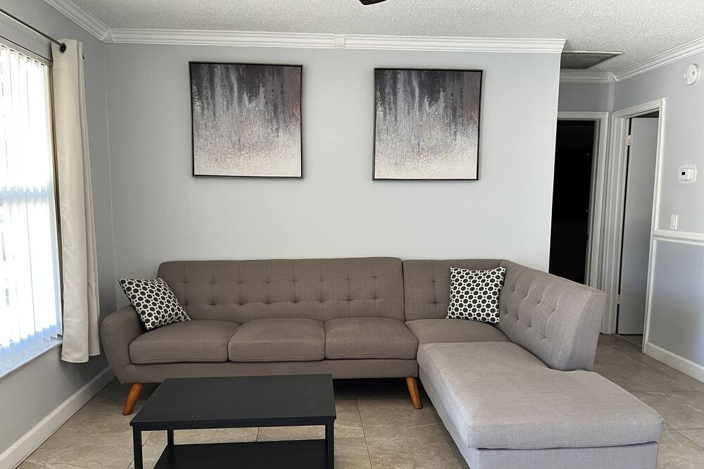 Photo of Livingroom in Lake Worth Corridor