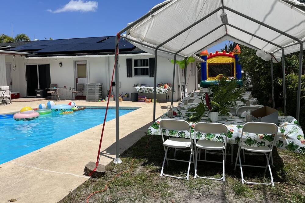 Photo of Outdoor in Lake Worth Corridor