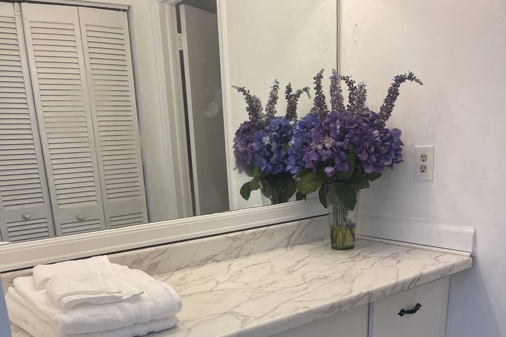 Photo of Bedroom in Lake Worth Corridor