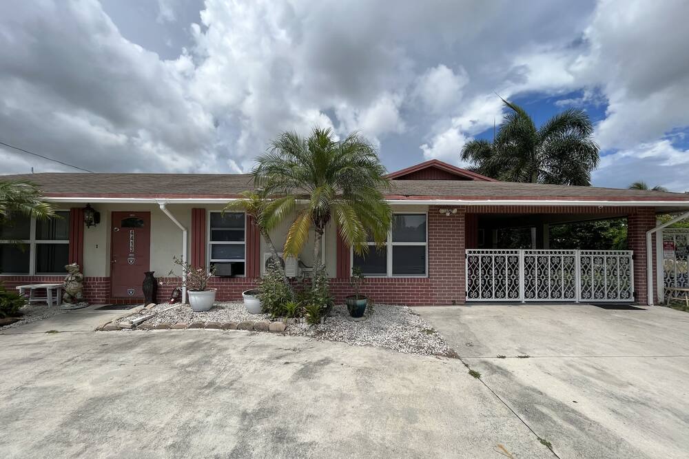 Photo of Outdoor in Lake Worth Corridor
