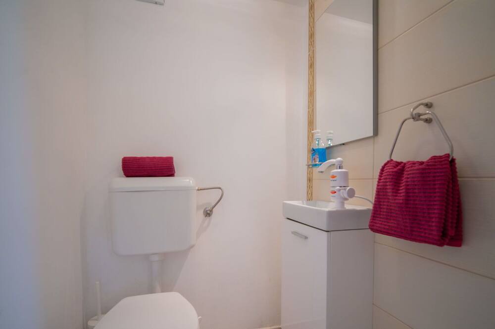 Photo of Bathroom in Lic