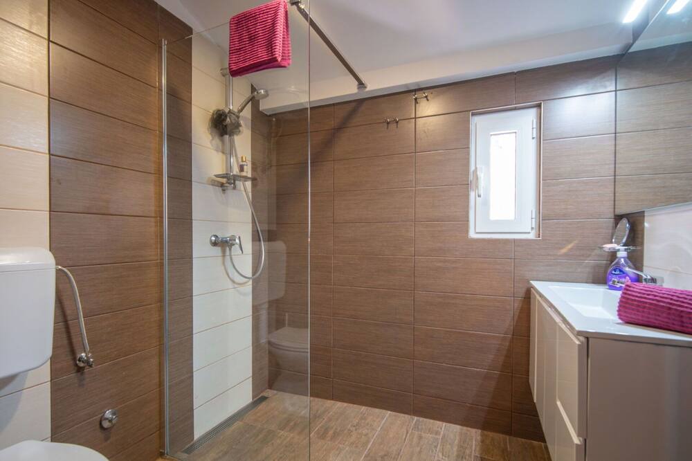 Photo of Bathroom in Lic