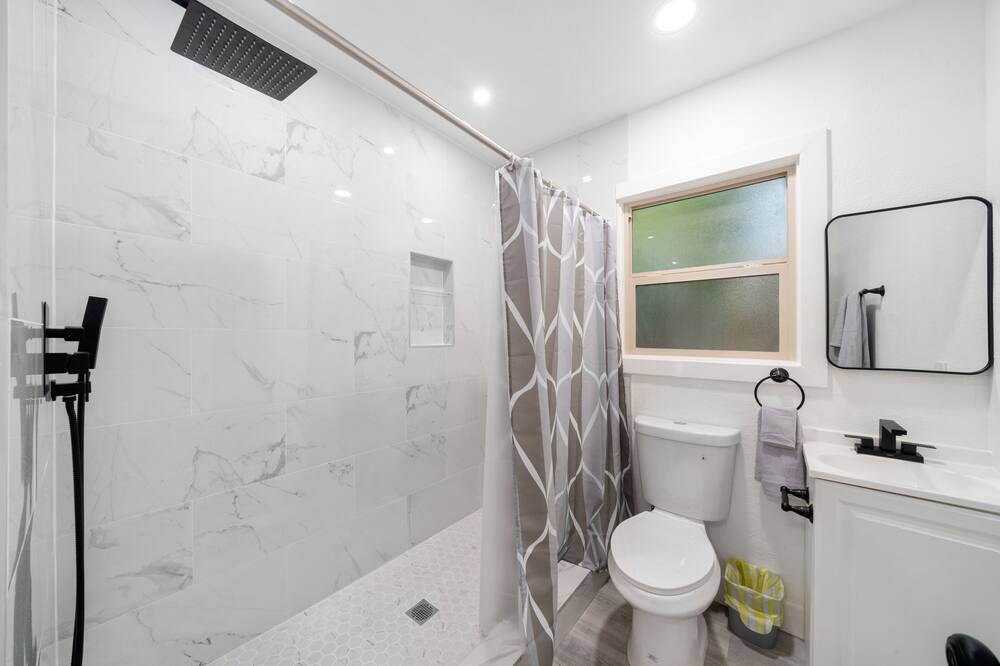 Photo of Bathroom in Woodlake